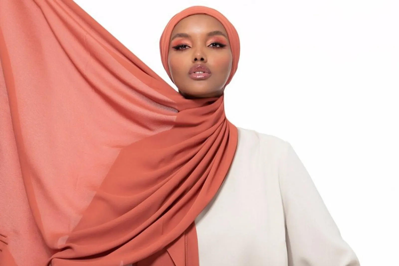 5 Tips Mengaplikasikan Makeup untuk Pengguna Hijab
