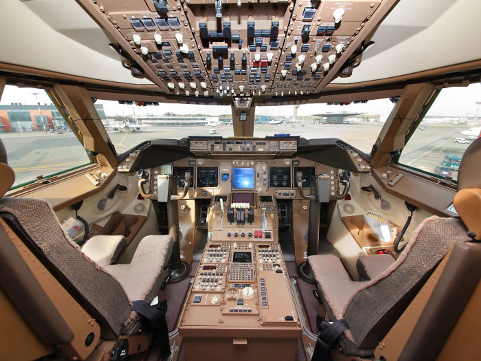 Mewah! Inilah 12 Foto Interior Pesawat Jet Pribadi Terbesar di Dunia