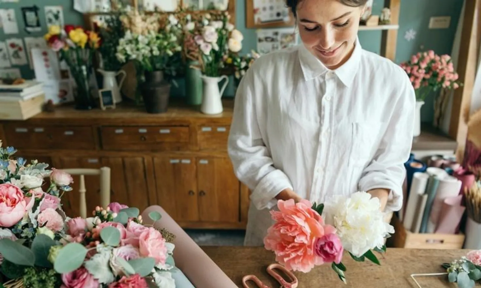 Tetap Segar, Ini 5 Tips Merangkai Bunga untuk Dekorasi Lebaran 
