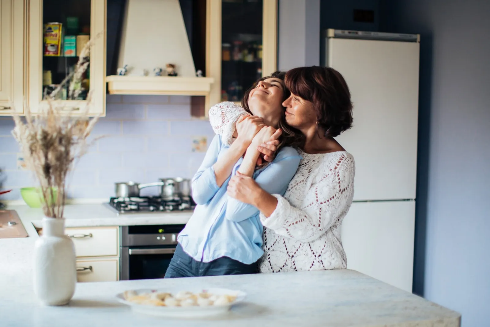 Ibu Pasangan Lebih Menyukai Mantan Pacar Anaknya? Ikuti 5 Tips Ini
