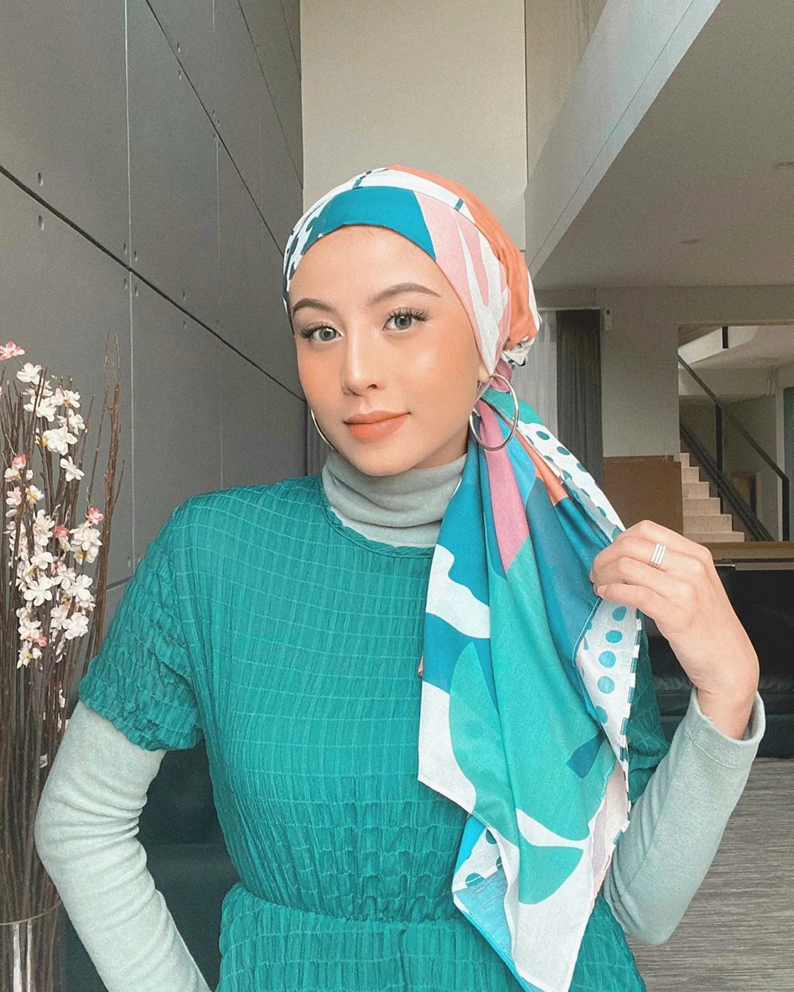 Ikut 30 Days Hijab Look Challenge, Ini Gaya Kerudung Awkarin