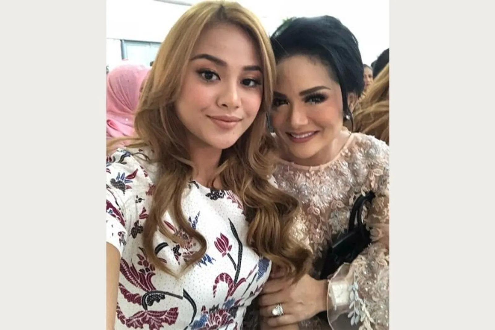 Jadi Sorotan, 5 Konflik Aurel Hermansyah & Krisdayanti di Media Sosial