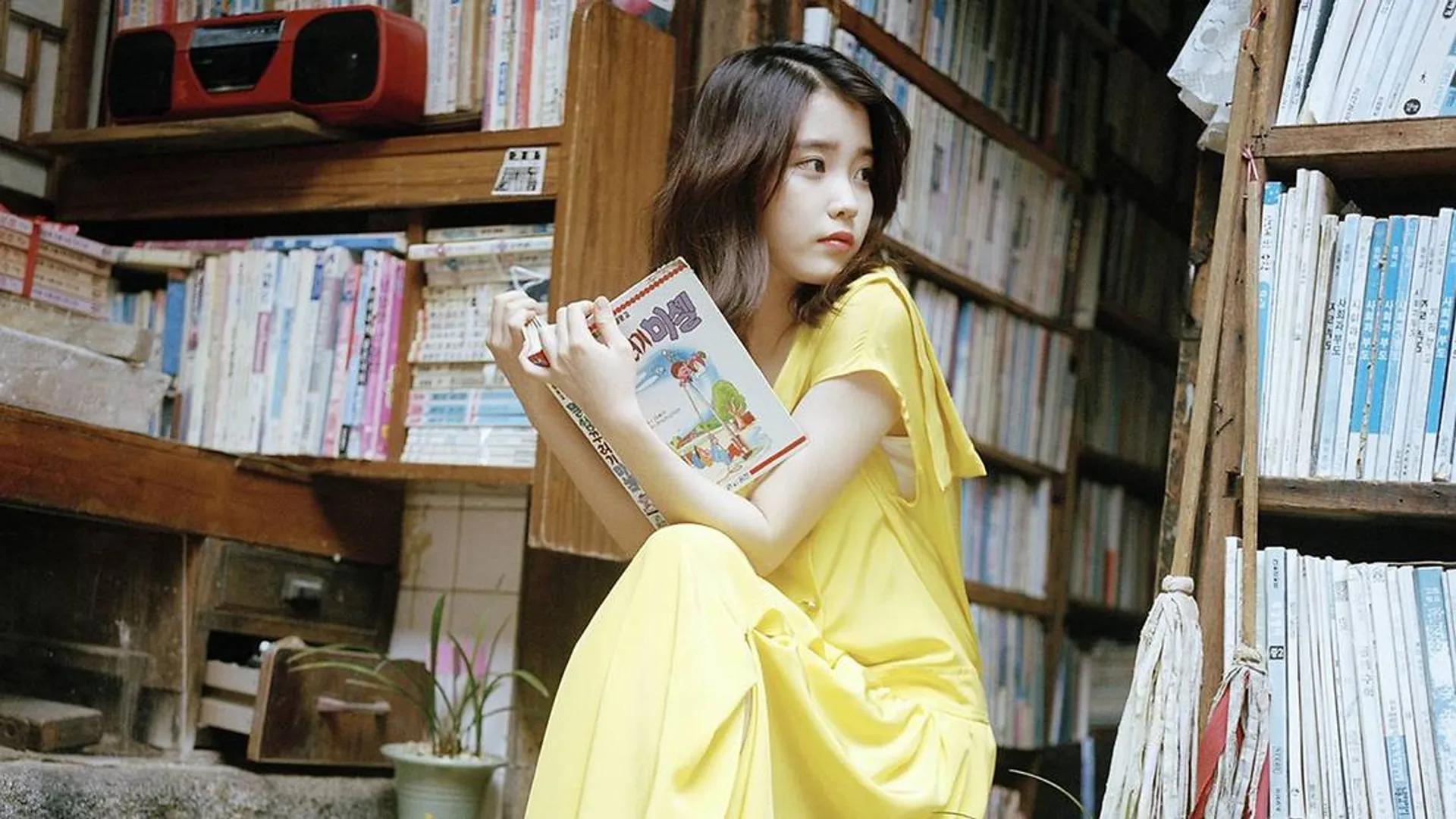 Nggak Bermodal Paras Semata, 9 Idol Kpop Ini Gemar Membaca Buku