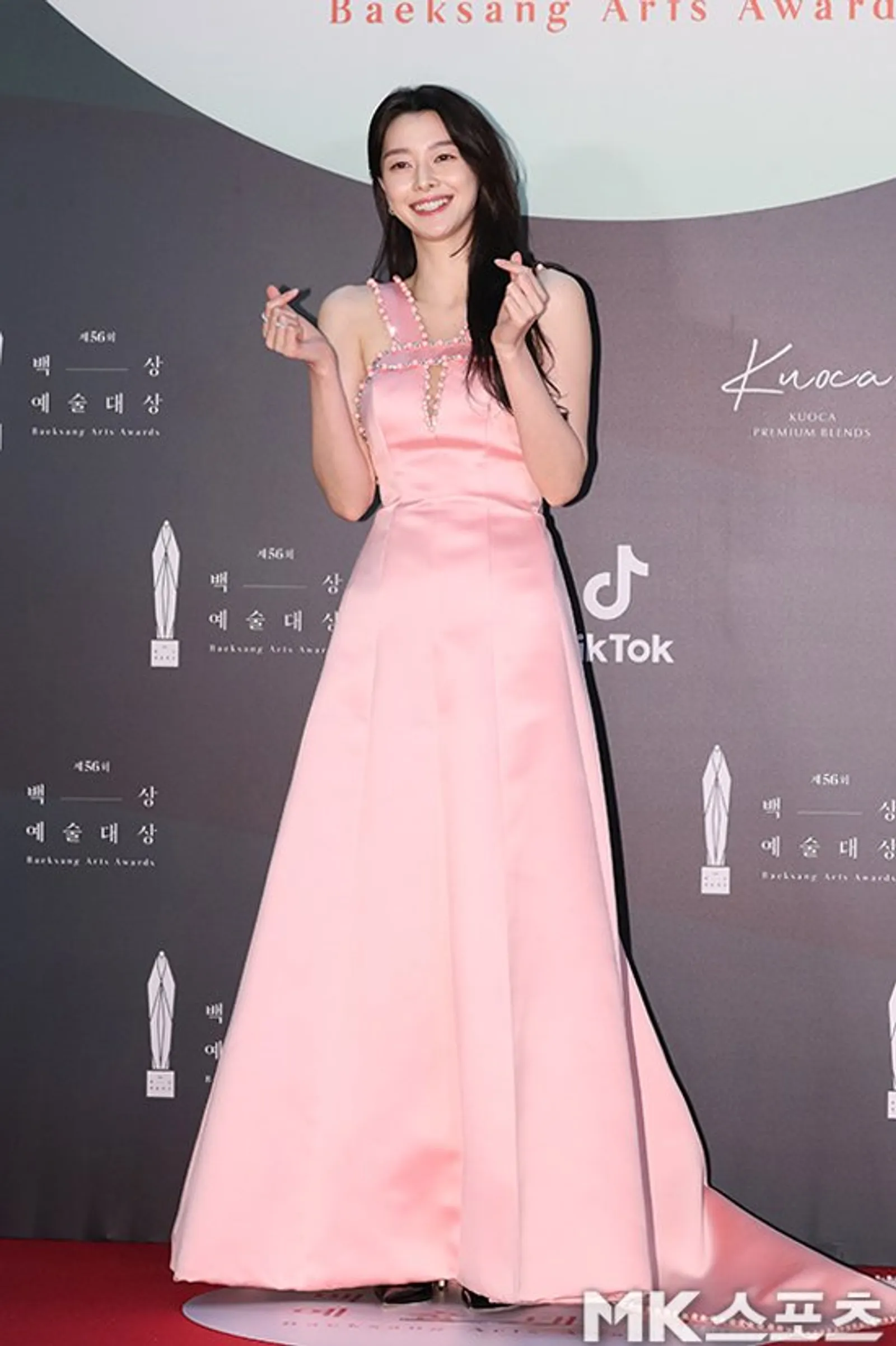 10 Gaun Terbaik Seleb Korea di Baeksang Arts Awards 2020