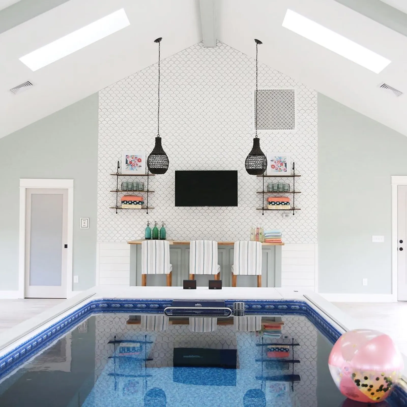 10 Desain Kolam Renang Indoor di Rumah, Tampak Mewah dan Modern