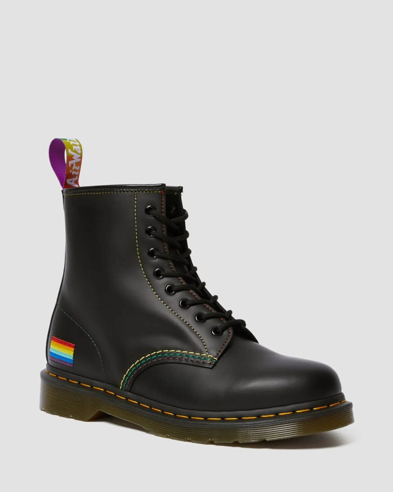 Sepatu hingga Tas, Ini 10 Fashion Brand yang Merilis Koleksi 'Rainbow'