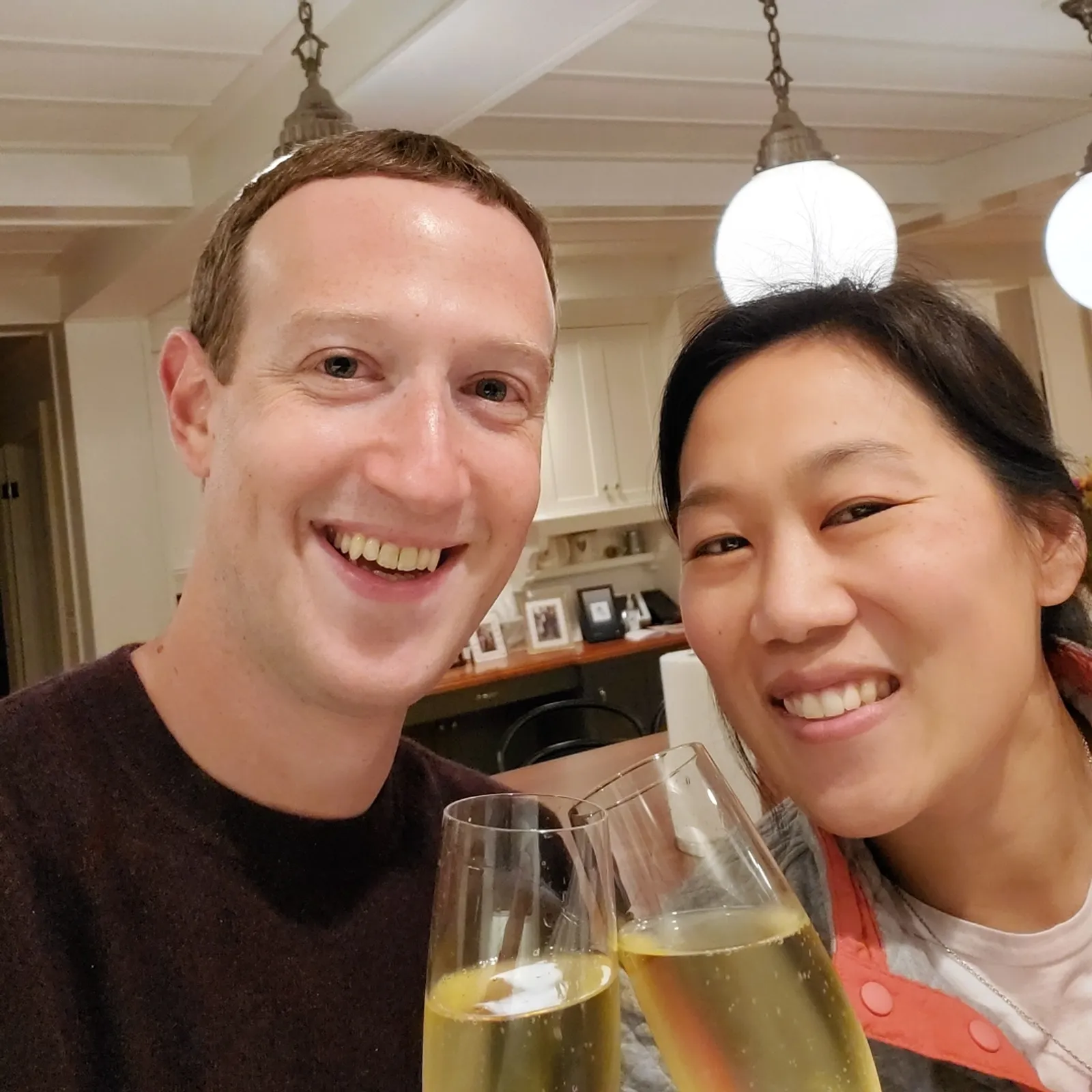 Kaya Raya Tapi Sederhana, 10 Potret Mark Zuckerberg & Priscilla Chan