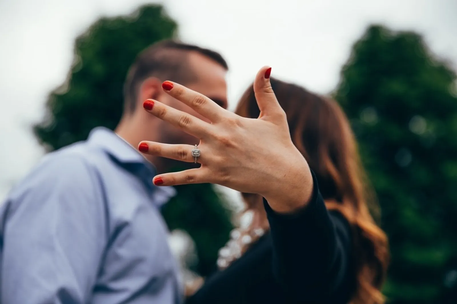 9 Laki-laki Ini Ungkap Alasan Kenapa Mereka Menikahi Istrinya