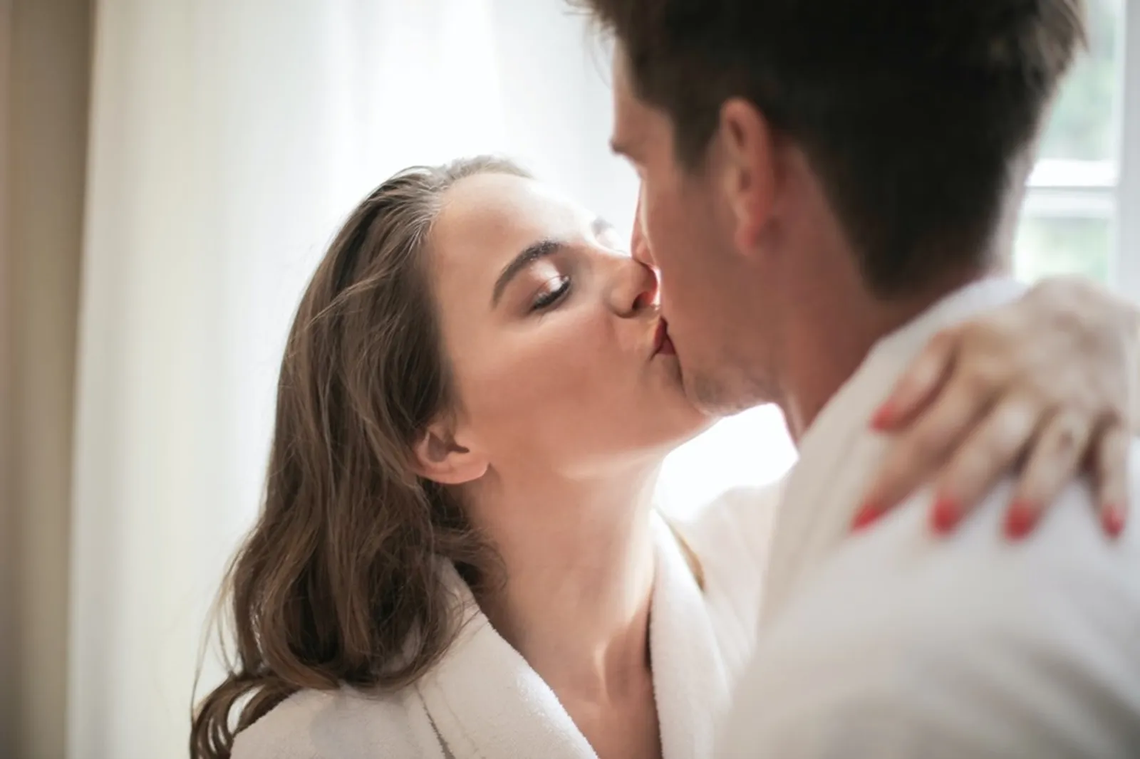8 Tips Memuaskan Pasangan Seperti Saat Malam Pertama 