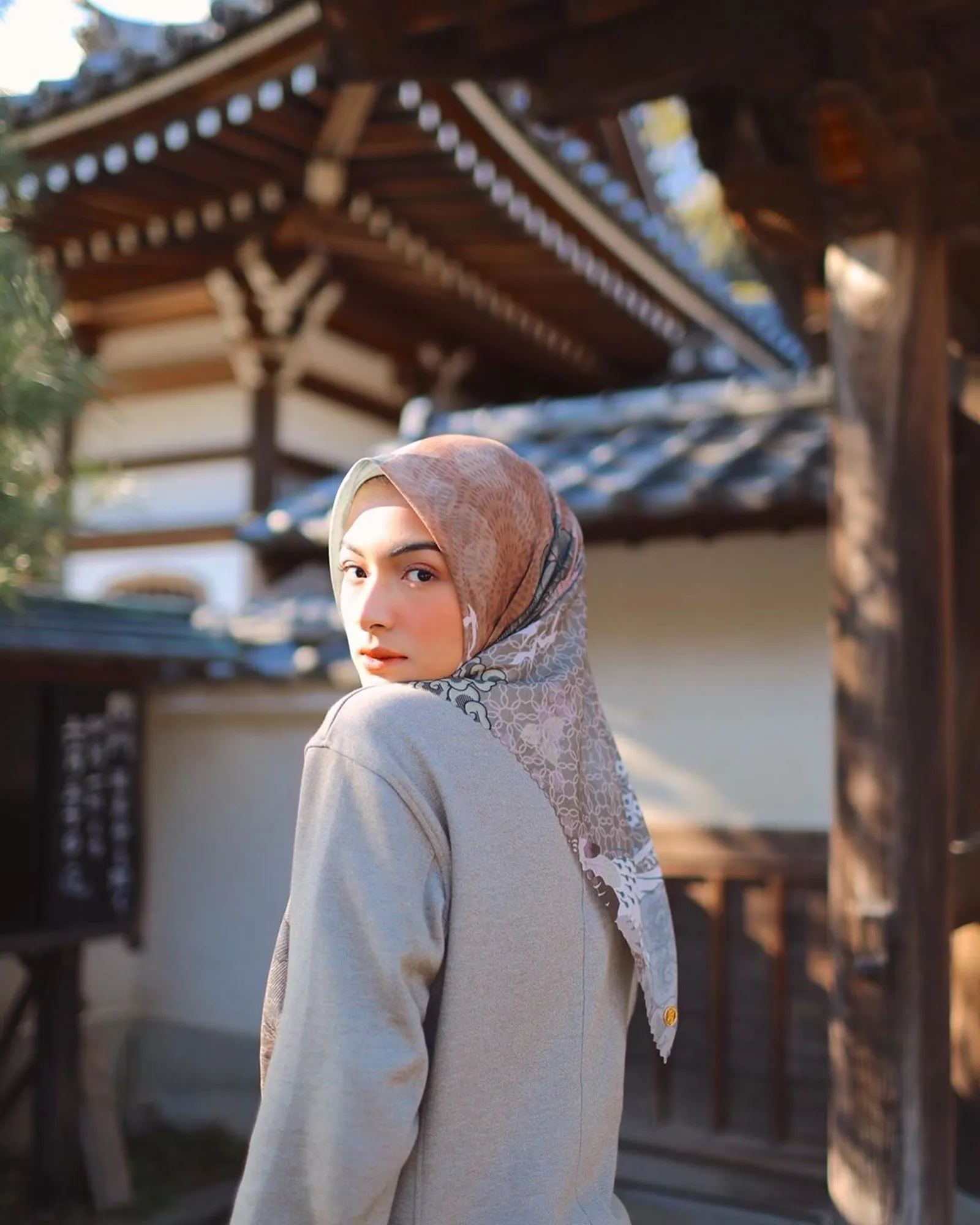 Supaya Anti-Gerah, Begini Tips Memilih Hijab yang Tepat