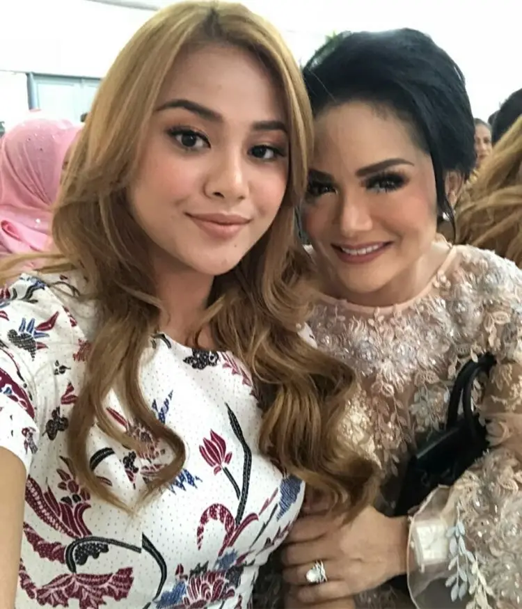 Bak Kakak Adik, Ini 10 Putri Artis yang Mewarisi Pesona dari Sang Ibu