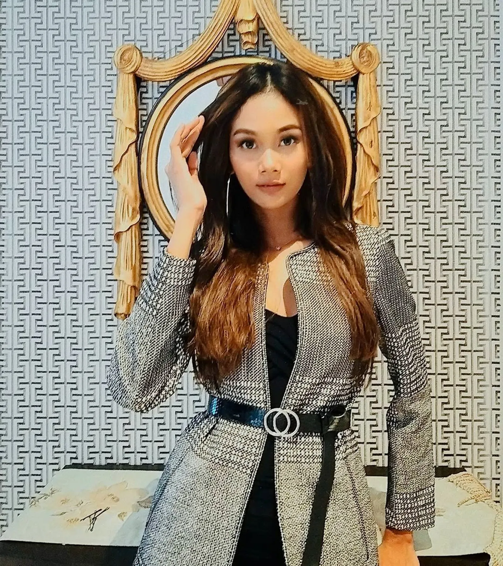 Gaya Aura Kharisma, Miss Grand Indonesia 2020 yang Menawan