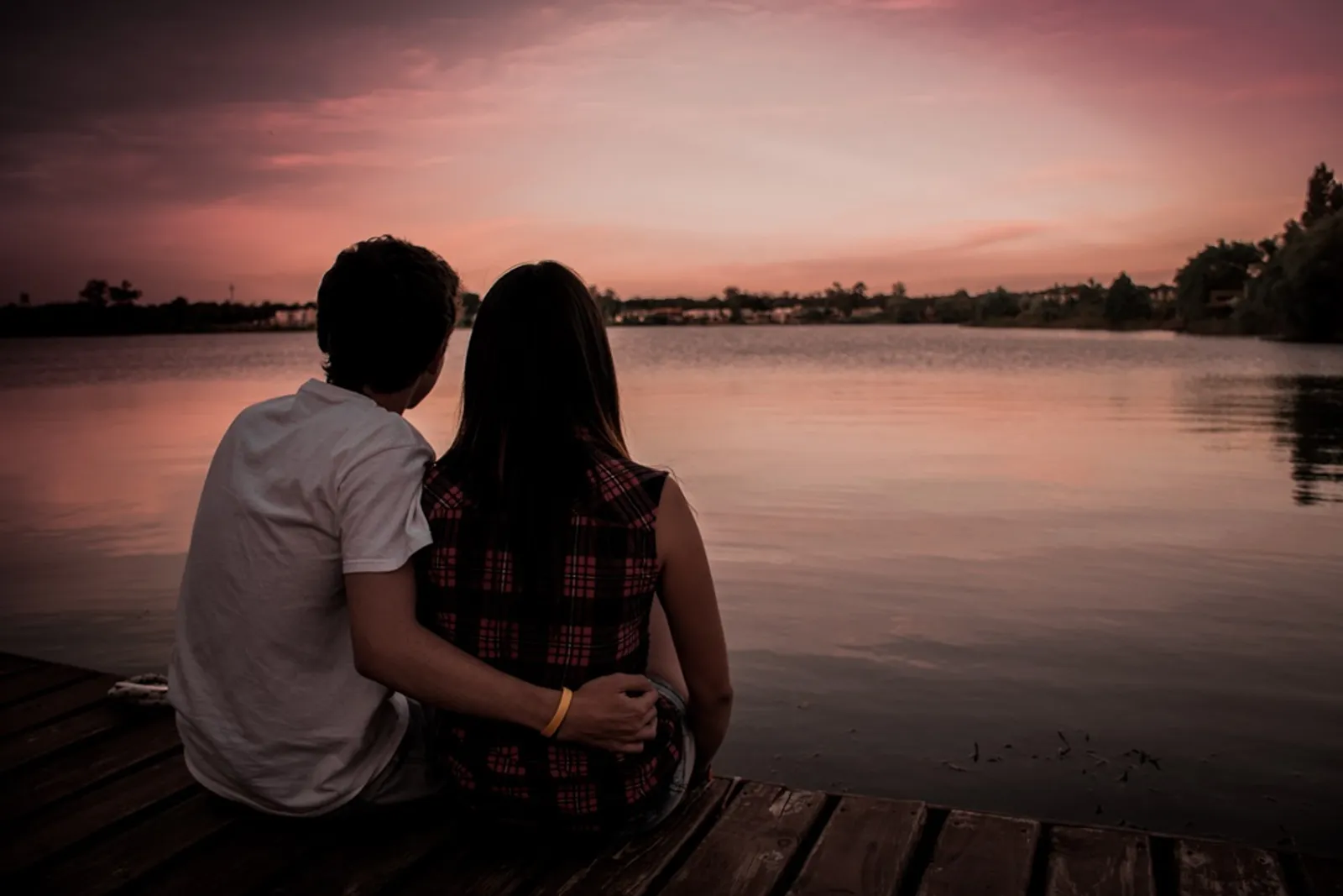 Tak Hanya Perasaan, Ini 7 Alasan Pentingnya Logika dalam Hubungan
