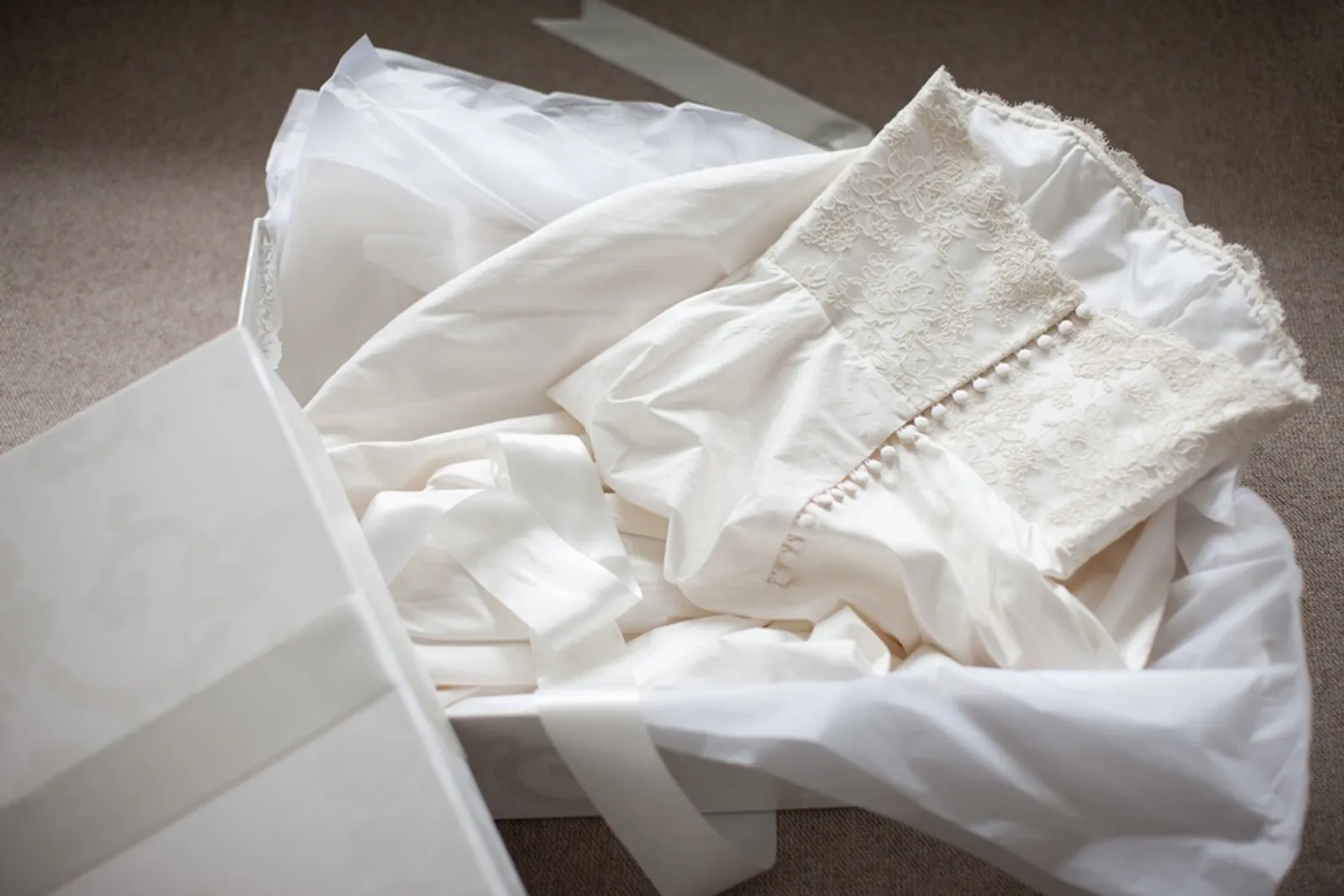 Cara Merawat Gaun Pernikahan Sebelum dan Setelah Pemakaian 