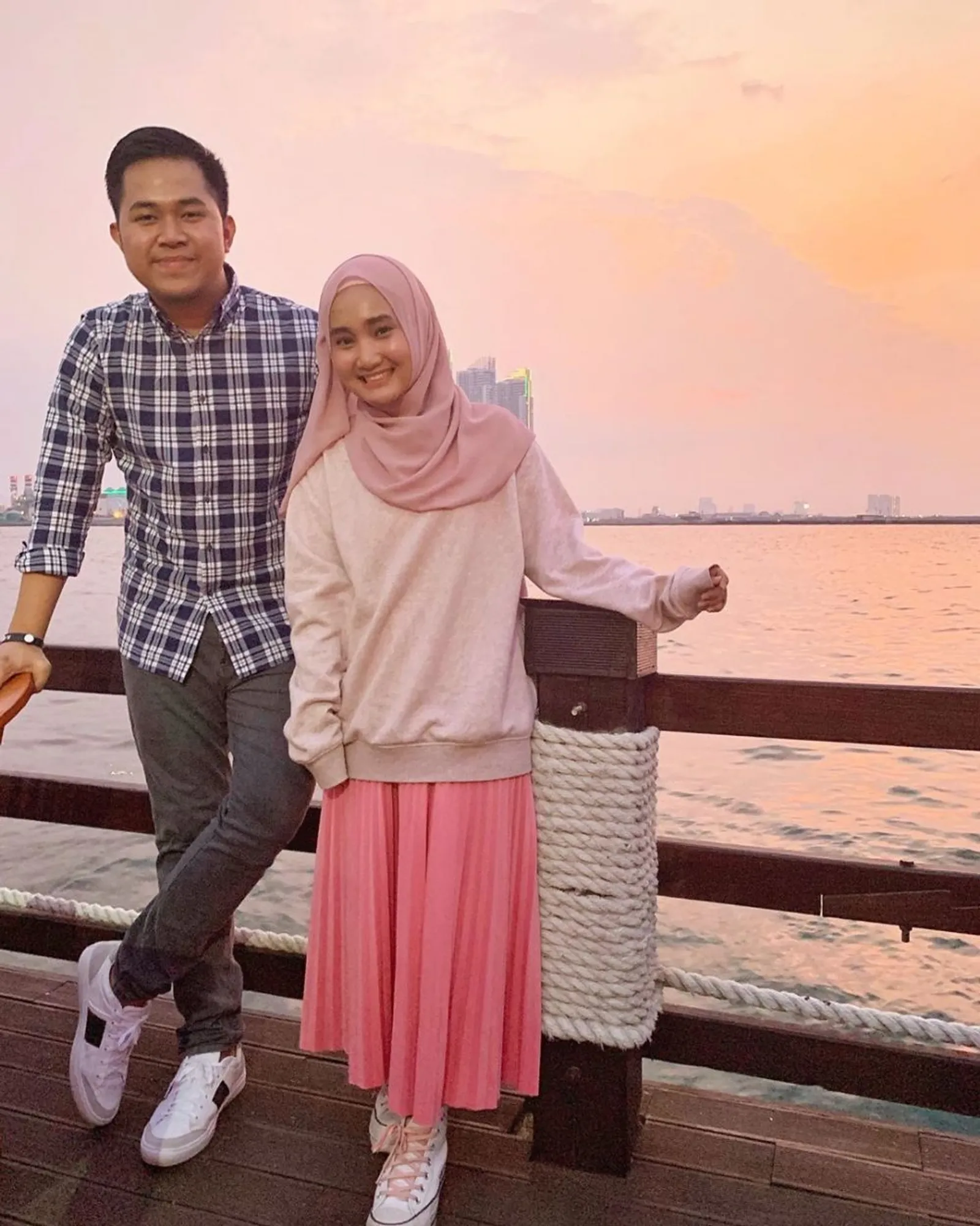 10 Potret Gaya Pacaran Penyanyi Indonesia dengan Kekasihnya, Romantis!