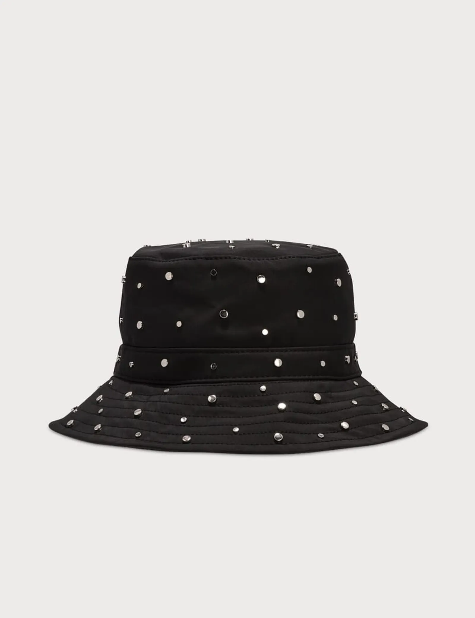 #PopbelaOOTD: Tambah Koleksi Aksesori dengan Bucket Hat!