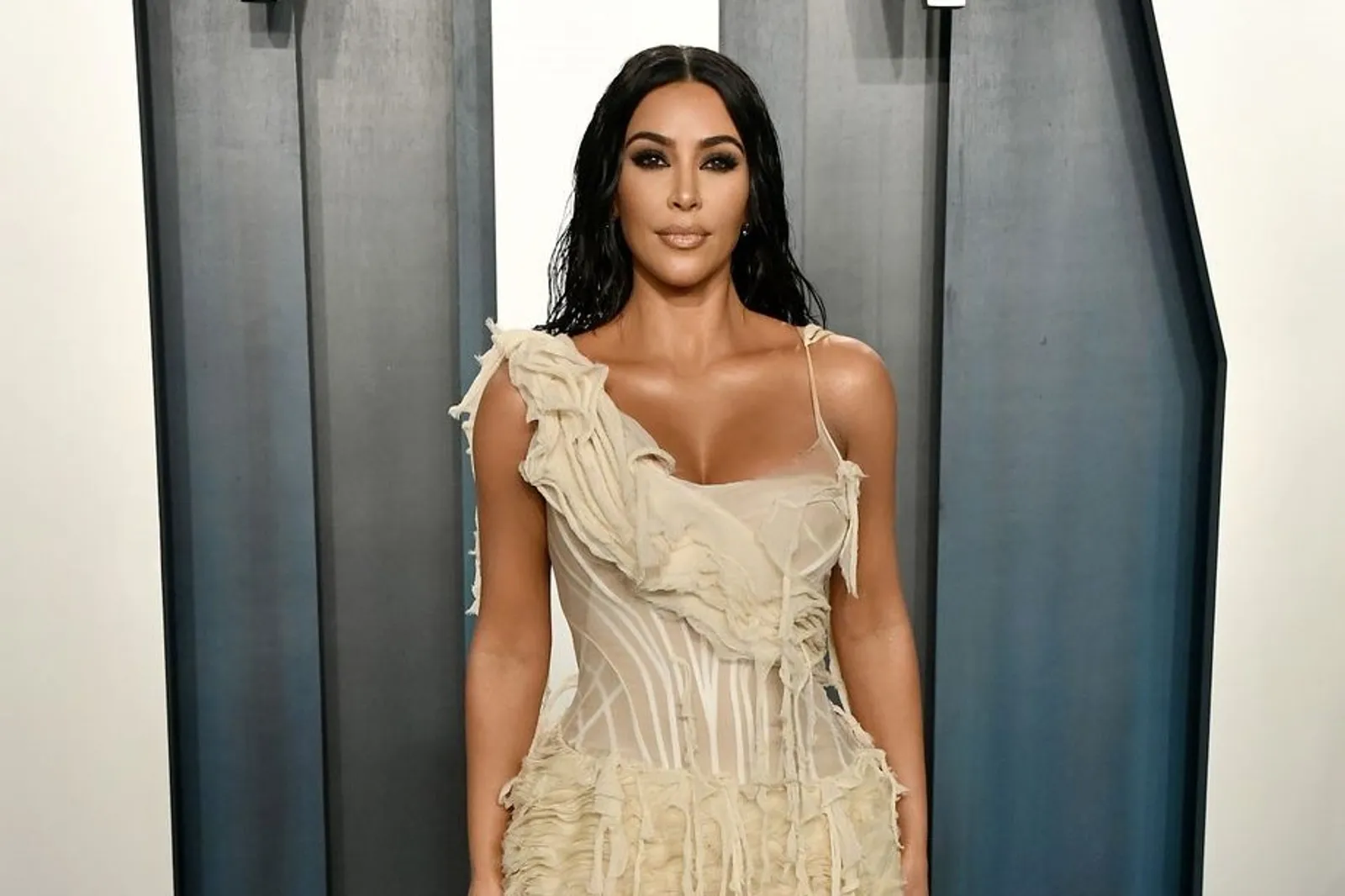 Transformasi Drastis Kim Kardashian West, Dulu Polos Sekarang Seksi
