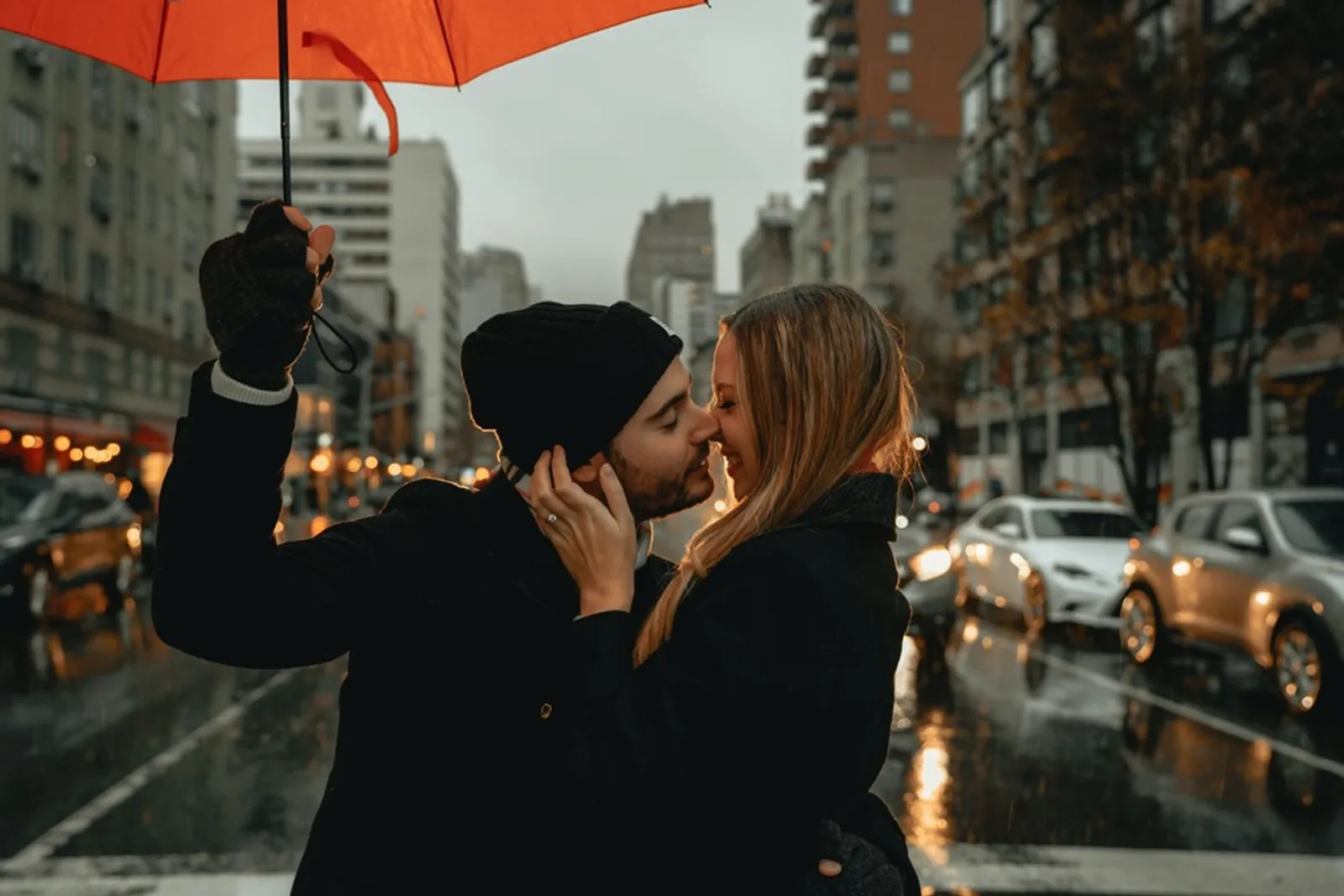 Ini Gaya Berciuman Tiap Zodiak dan Caranya Menunjukkan Kasih Sayang