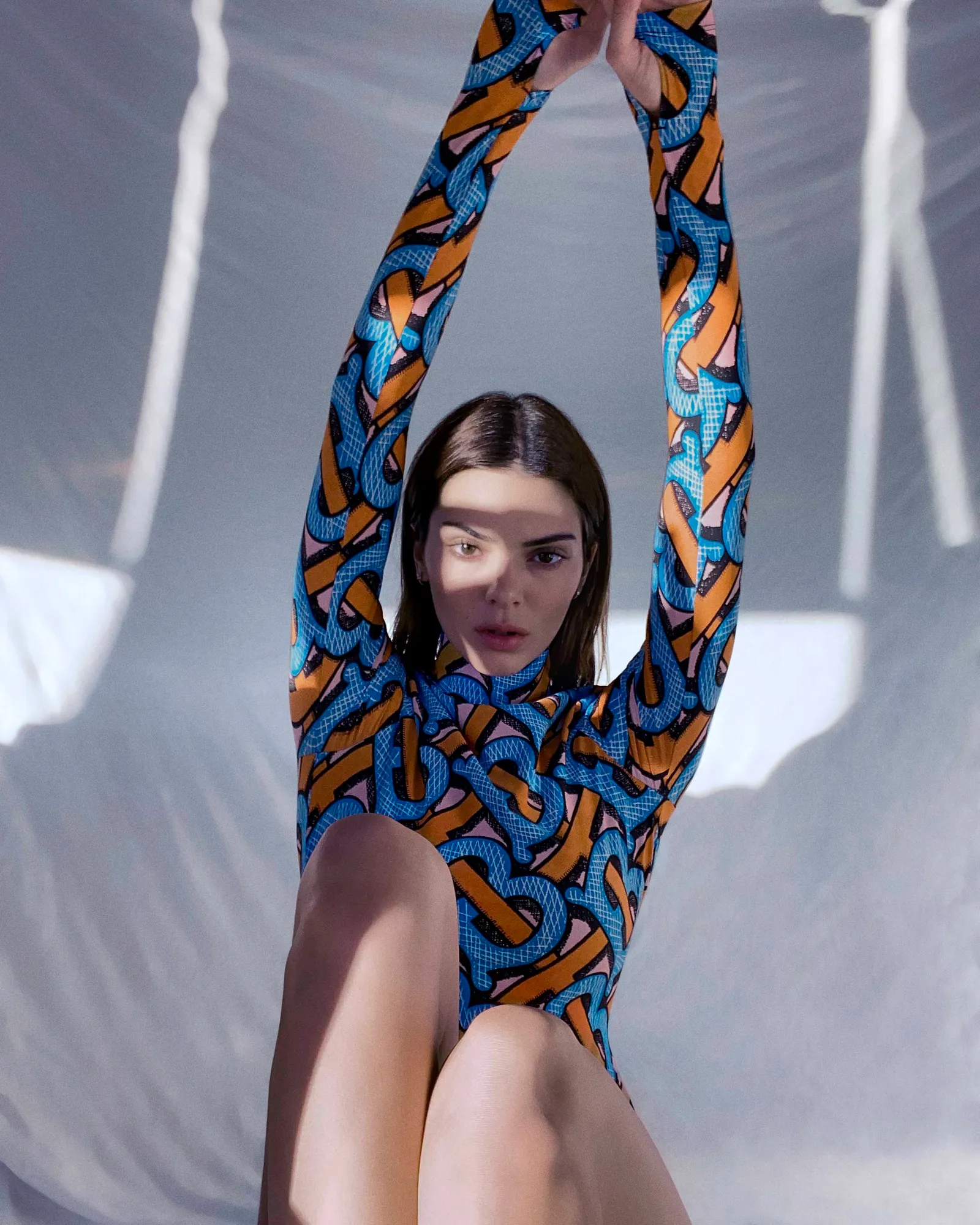 Foto di Rumah Aja, Kendall Jenner Tampil di Kampanye Iklan Burberry