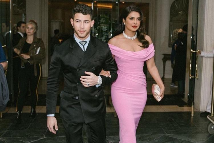 9 Artis Bollywood yang Pilih Laki-Laki Bule Sebagai Pasangan Hidupnya