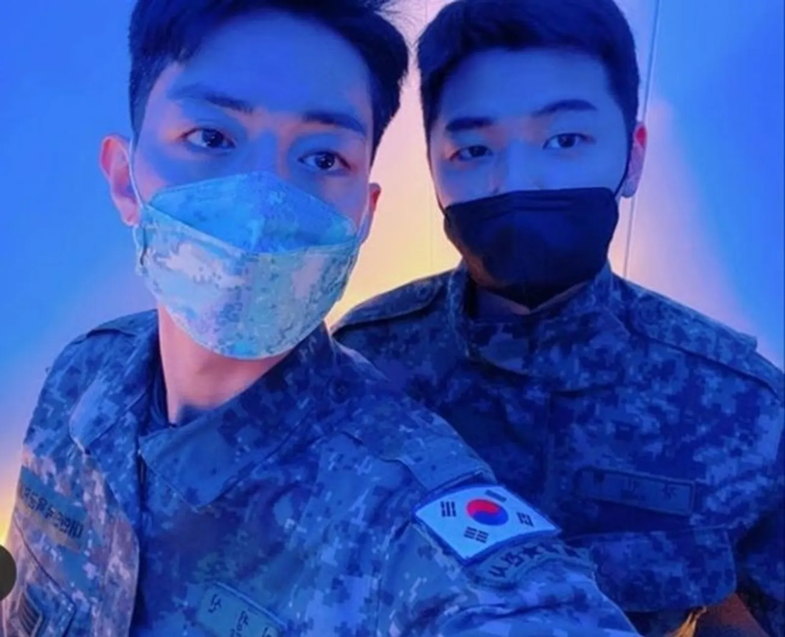 Bak Saudara Kembar, 10 Bukti Kekompakan Minhyuk & Jungshin 'CNBlue'