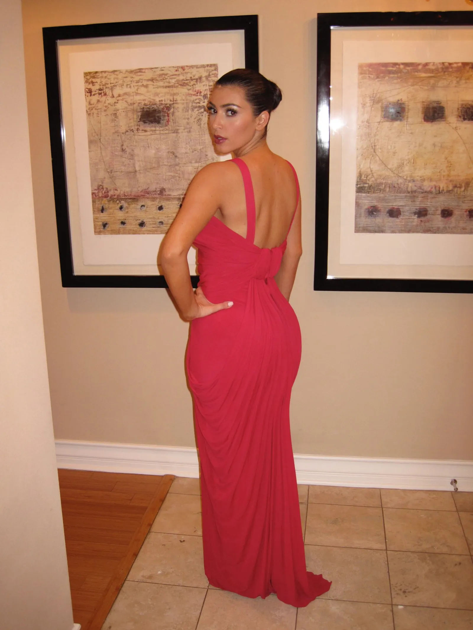Kim Kardashian West Unggah Foto Fitting Jadulnya