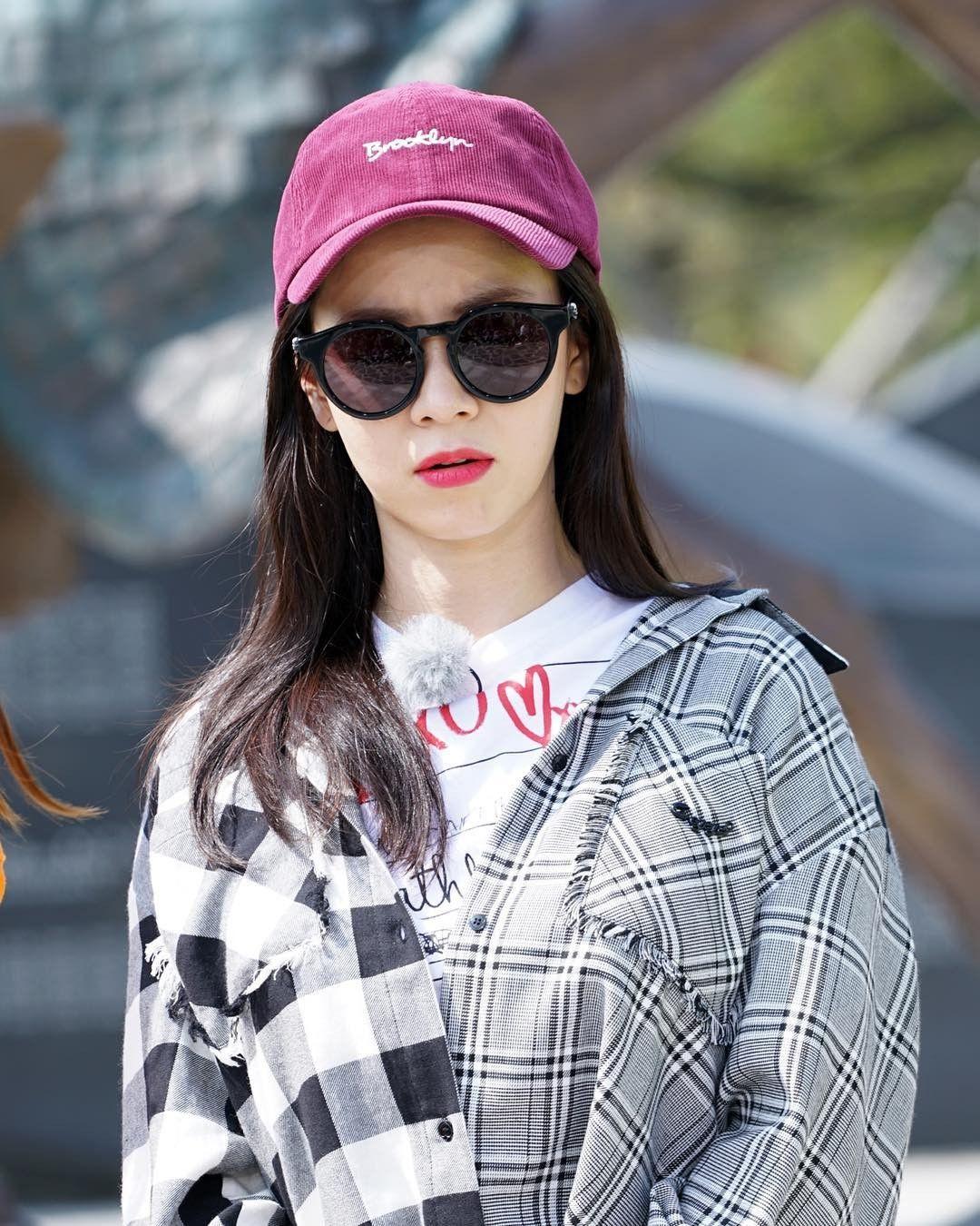 Intip Gaya Keren Song Ji Hyo, Sang Idola di Variety Show Running Man