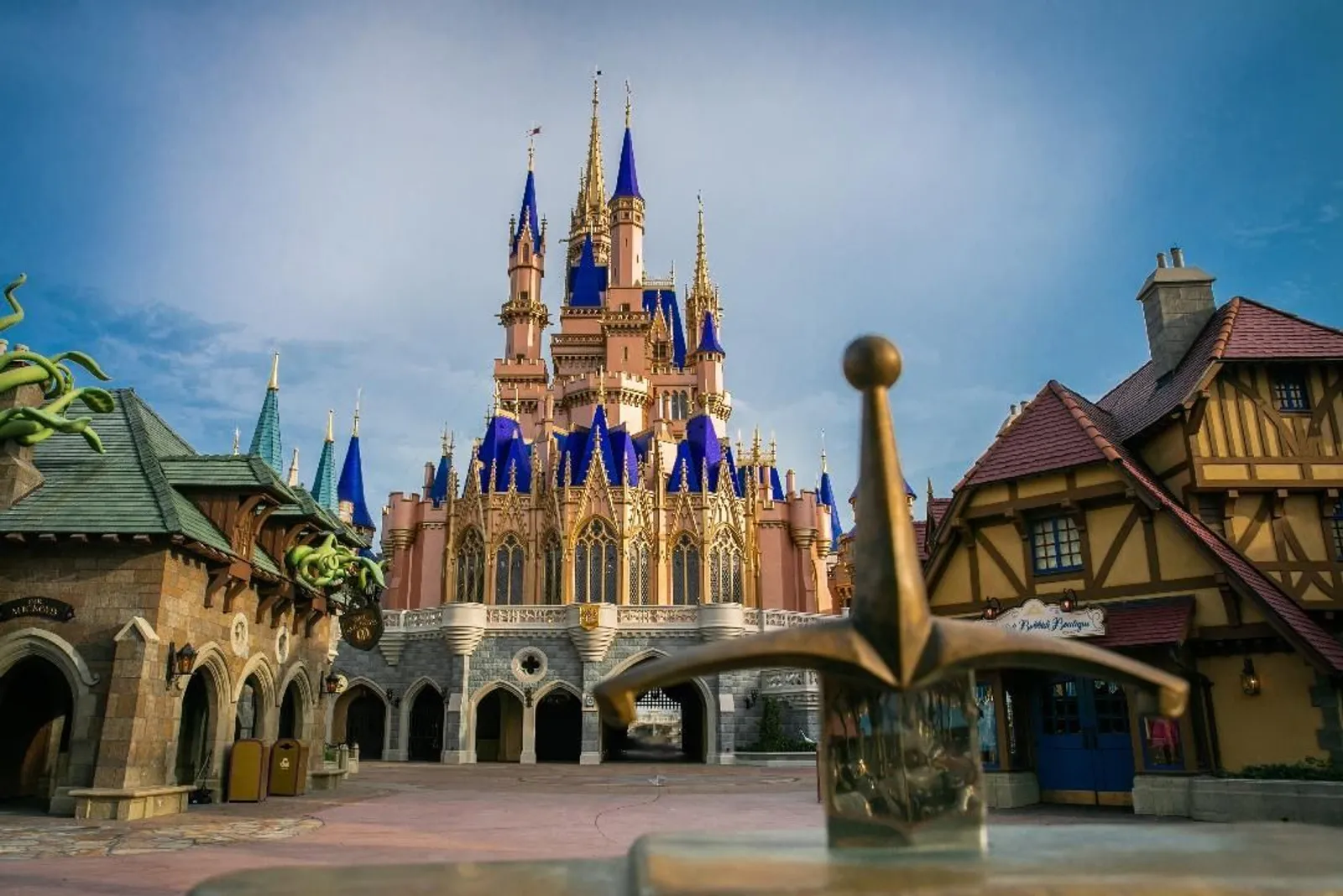 Semakin Indah, Ini 7 Potret Terbaru Kastil Cinderella Pasca Renovasi