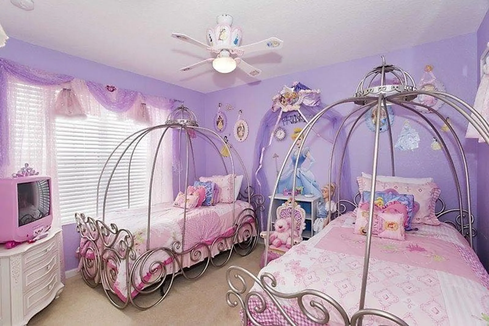 11 Inspirasi Desain Kamar Bertema Disney, Super Gemas!