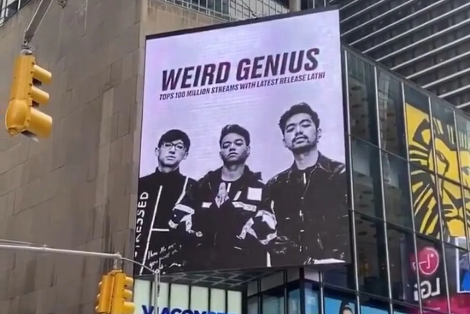 Capai 100 Juta Streaming, Weird Genius Terpampang di Times Square NY