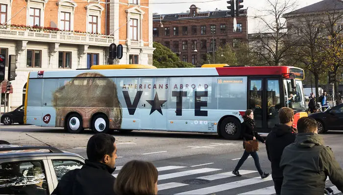 Menarik Perhatian, 10 Iklan Unik di Bus Ini Dijamin Bikin Kamu Nengok 