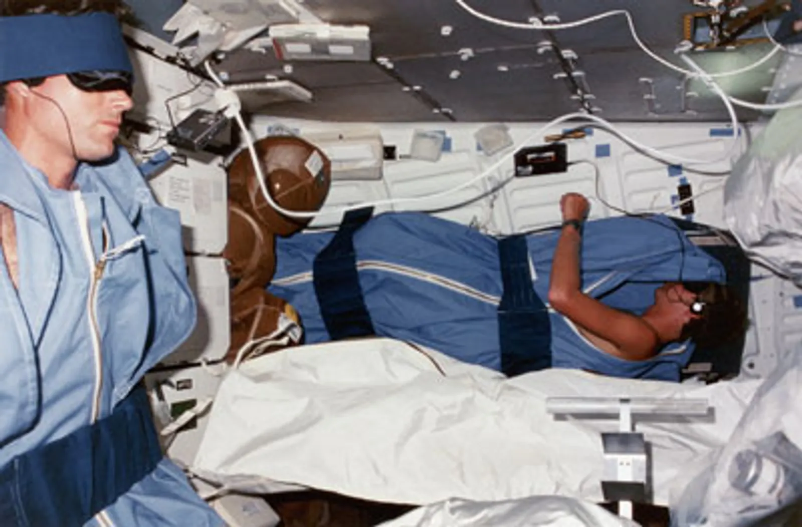 9 Foto Kehidupan Astronot di Luar Angkasa Ini Bisa Bikin Iri