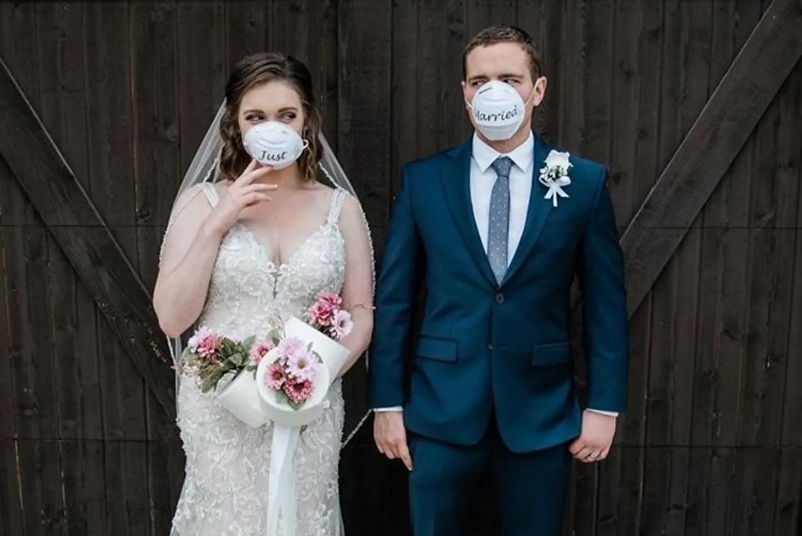 Ubah Rencana Akibat Pandemi, 10 Momen Pernikahan Ini Tetap Romantis