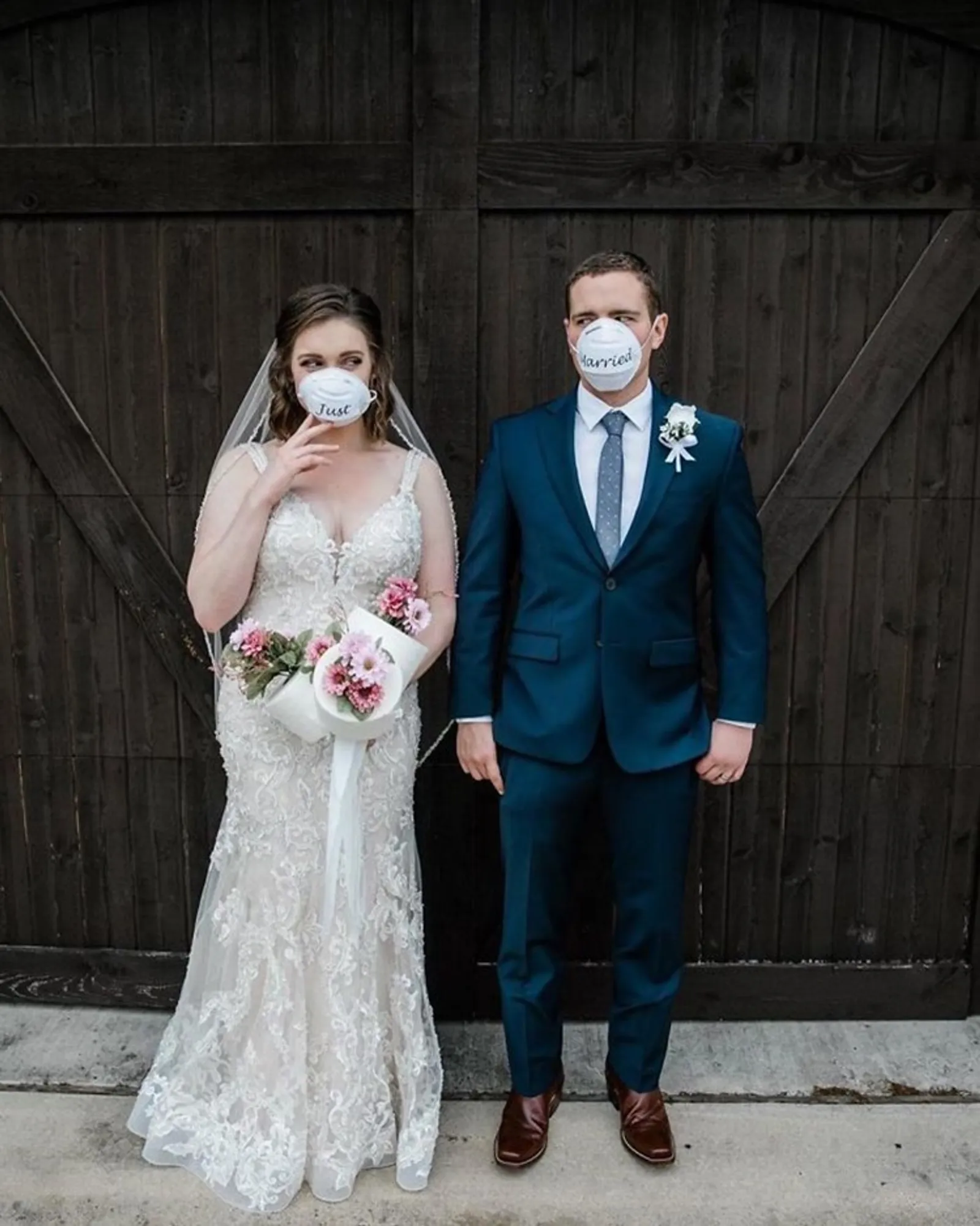 Ubah Rencana Akibat Pandemi, 10 Momen Pernikahan Ini Tetap Romantis