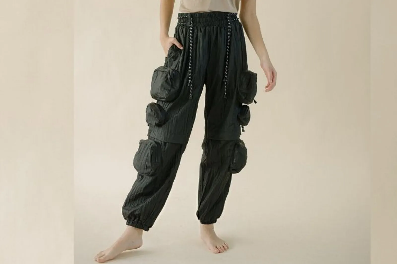 #PopbelaOOTD: Celana Panjang Hitam yang Harus Ada di Lemarimu