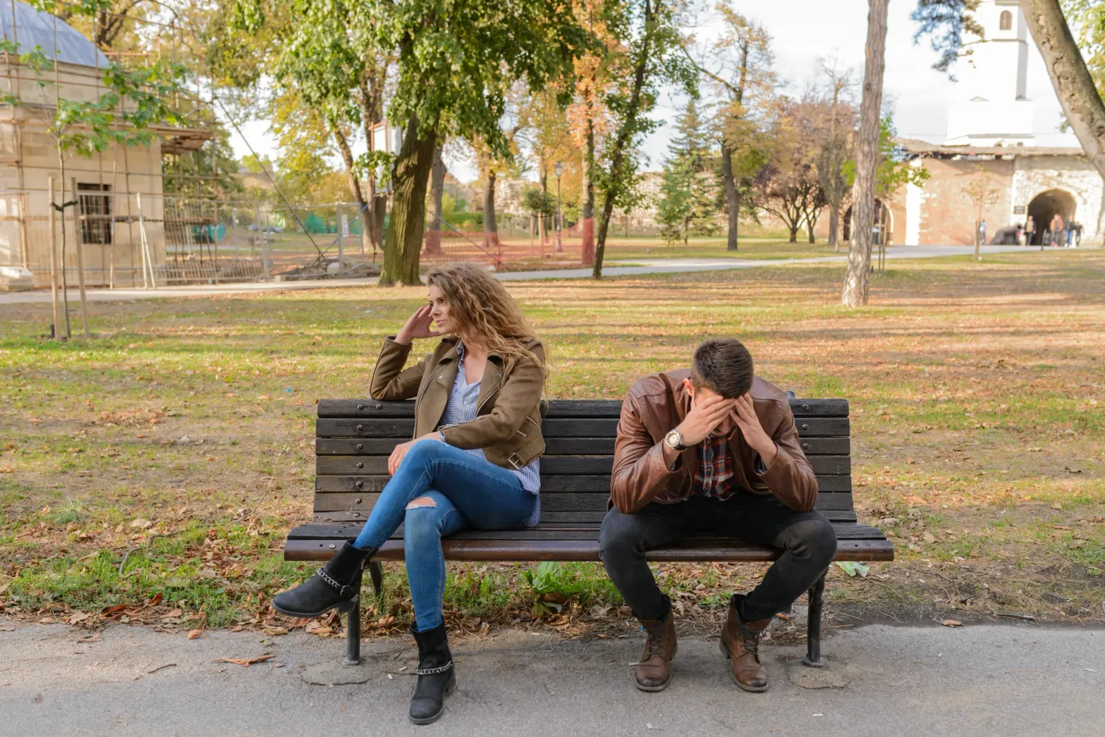 5 Tanda Kamu Insecure dalam Suatu Hubungan Serta Cara Menghentikannya