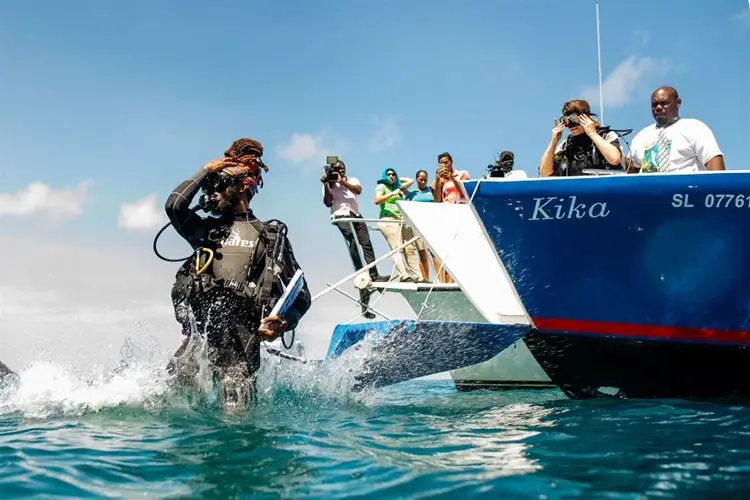 Keren! 10 Foto Pernikahan di Bawah Laut Ini Bikin Berdecak Kagum