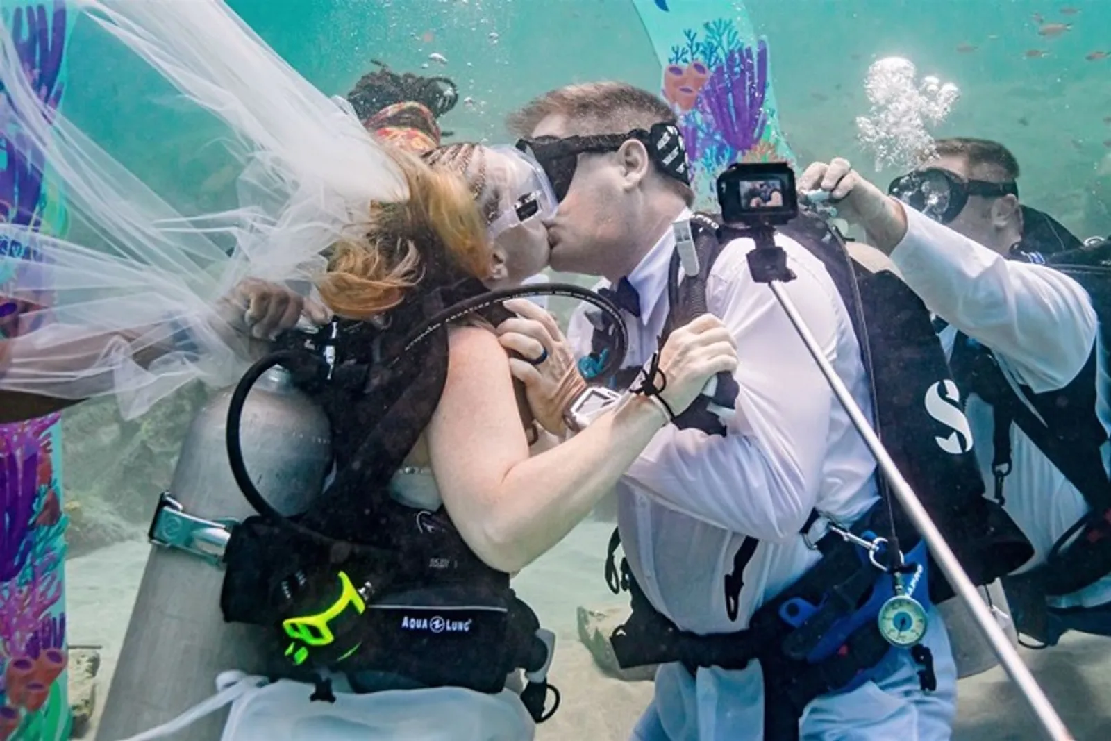 Keren! 10 Foto Pernikahan di Bawah Laut Ini Bikin Berdecak Kagum