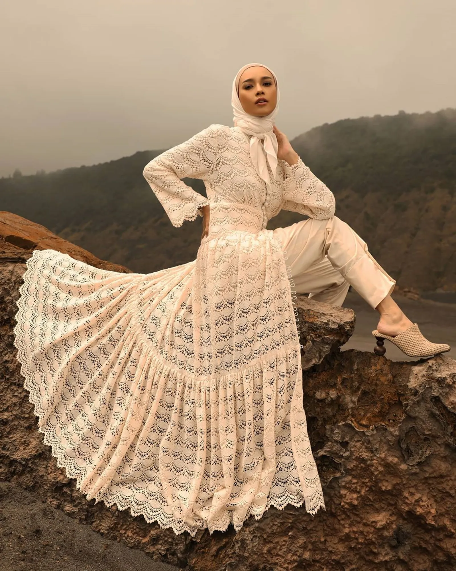 Inspirasi Gaun Akad Nikah Muslimah Sederhana yang Modern