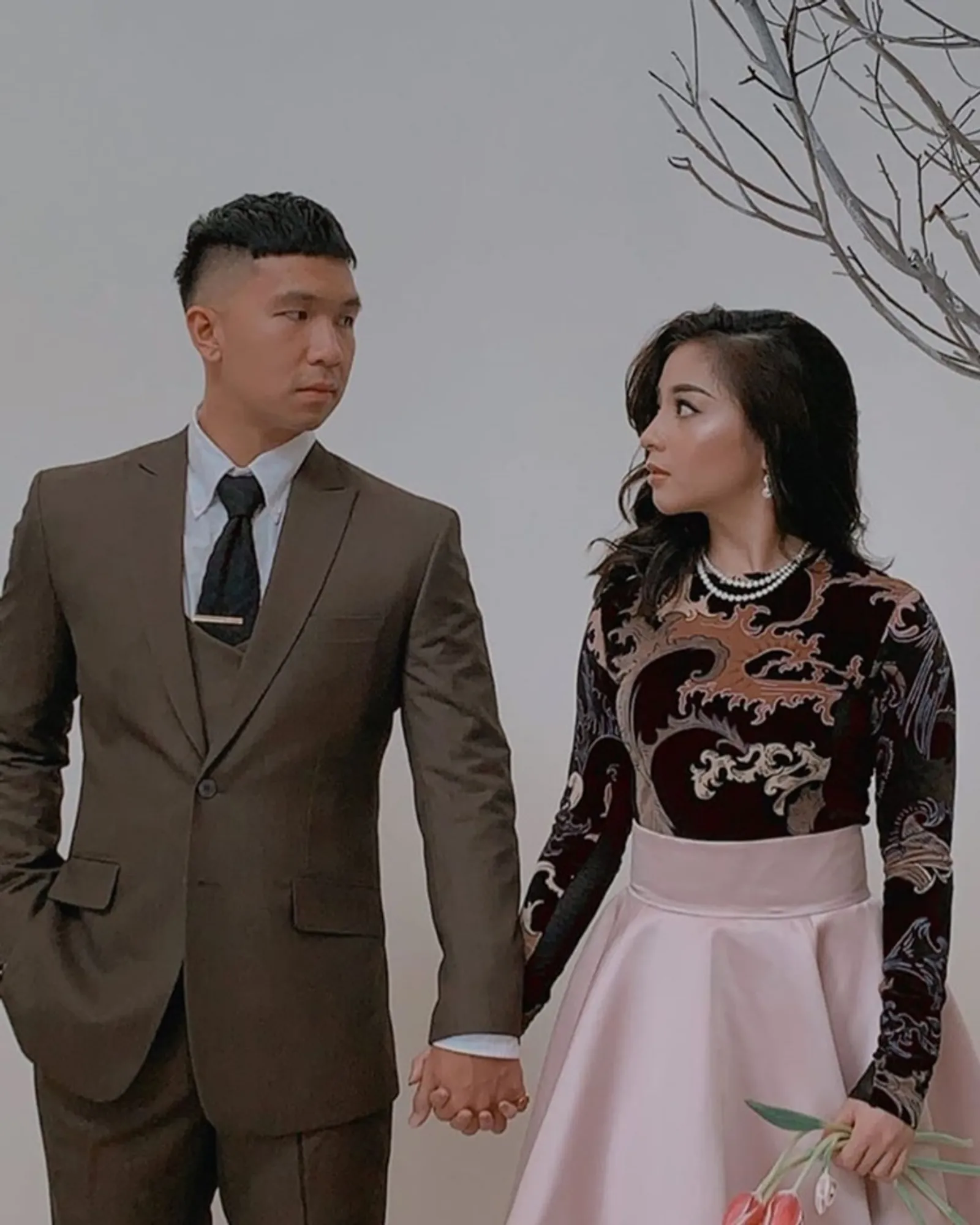 Detail Pakaian Pre-Wedding Nikita Willy dan Indra Priawan