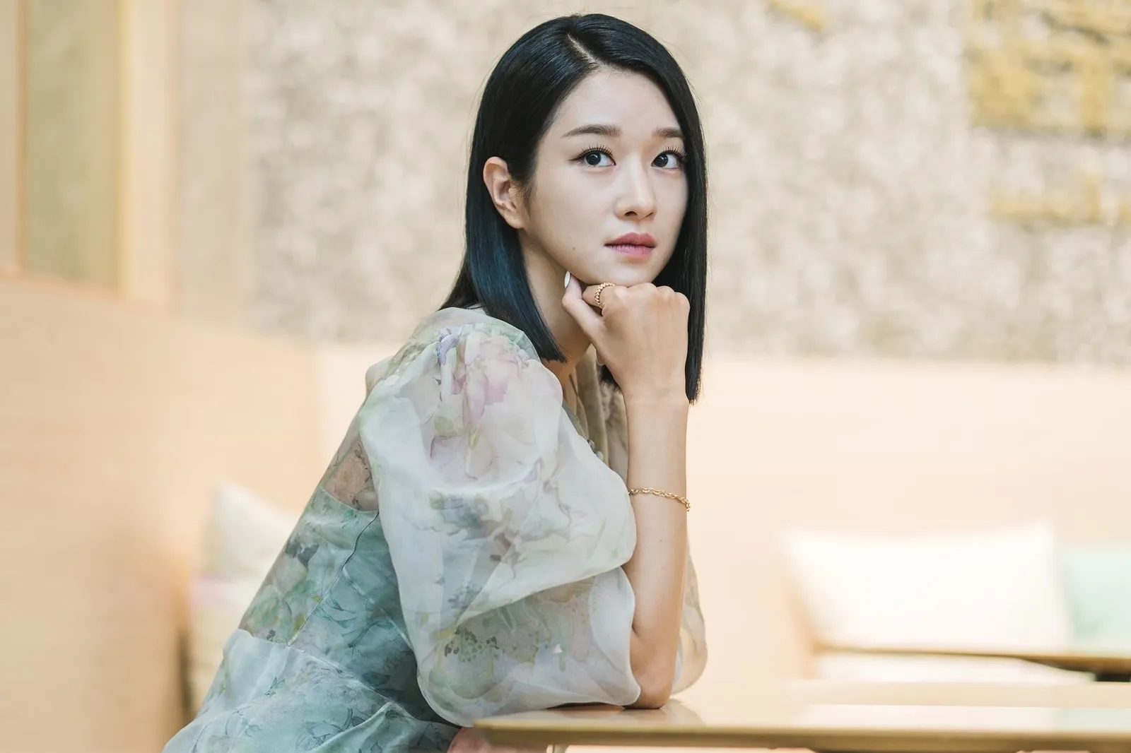 Deretan Tas Mewah Seo Ye Ji dalam Drama Korea It's Okay To Not Be Okay