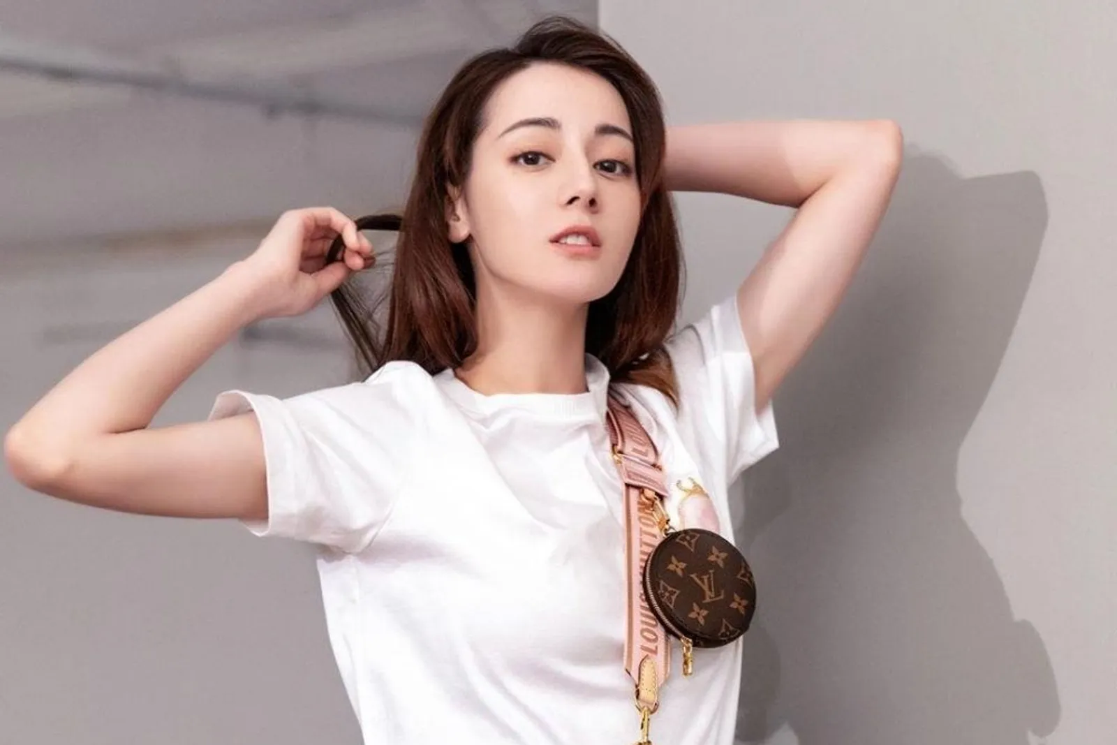 7 Pesona Dilraba Dilmurat, Aktris Tiongkok yang Sering Beradegan Intim