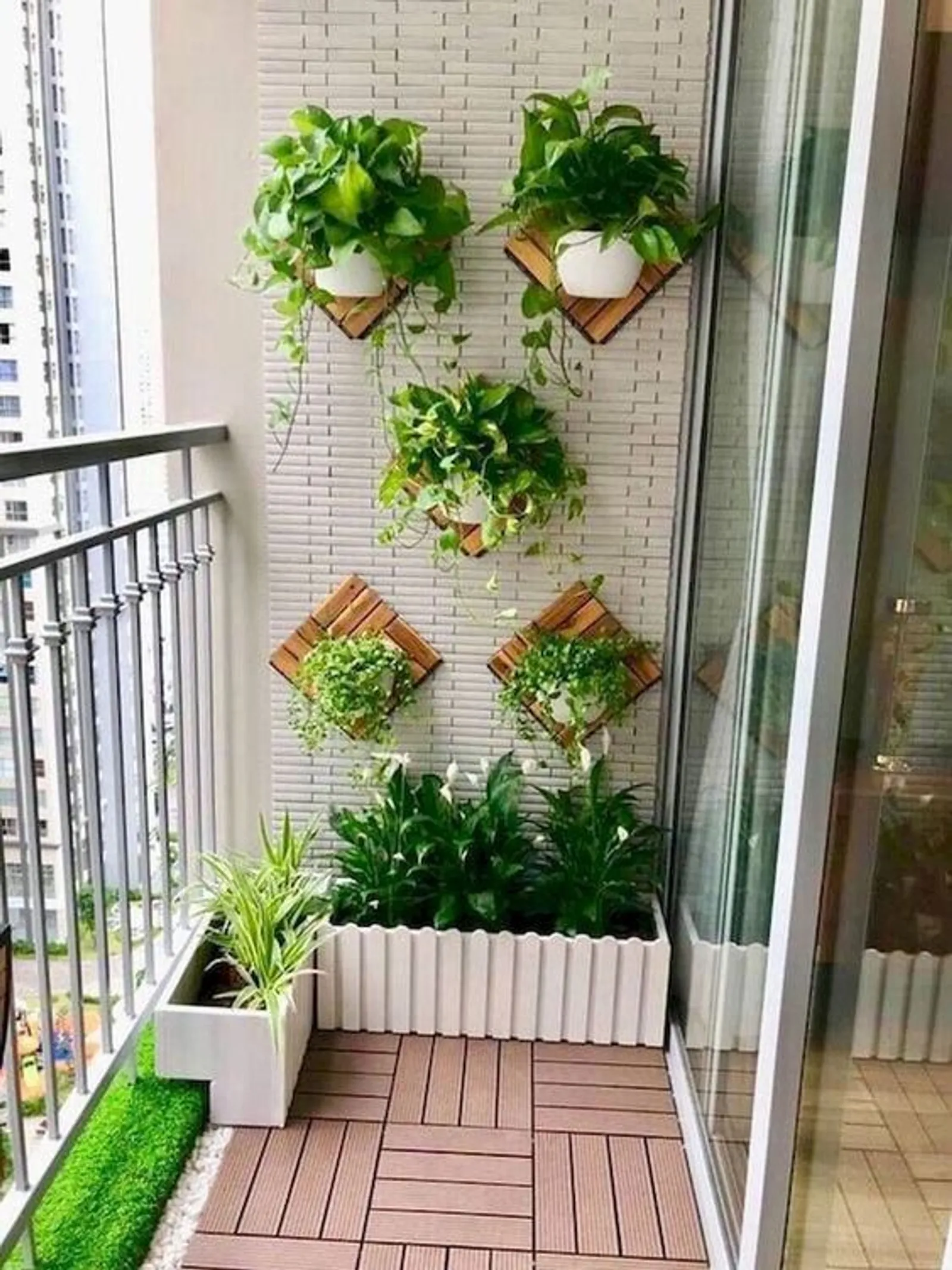 5 Cara Mudah Ciptakan Desain Taman Cantik Minimalis di Balkon