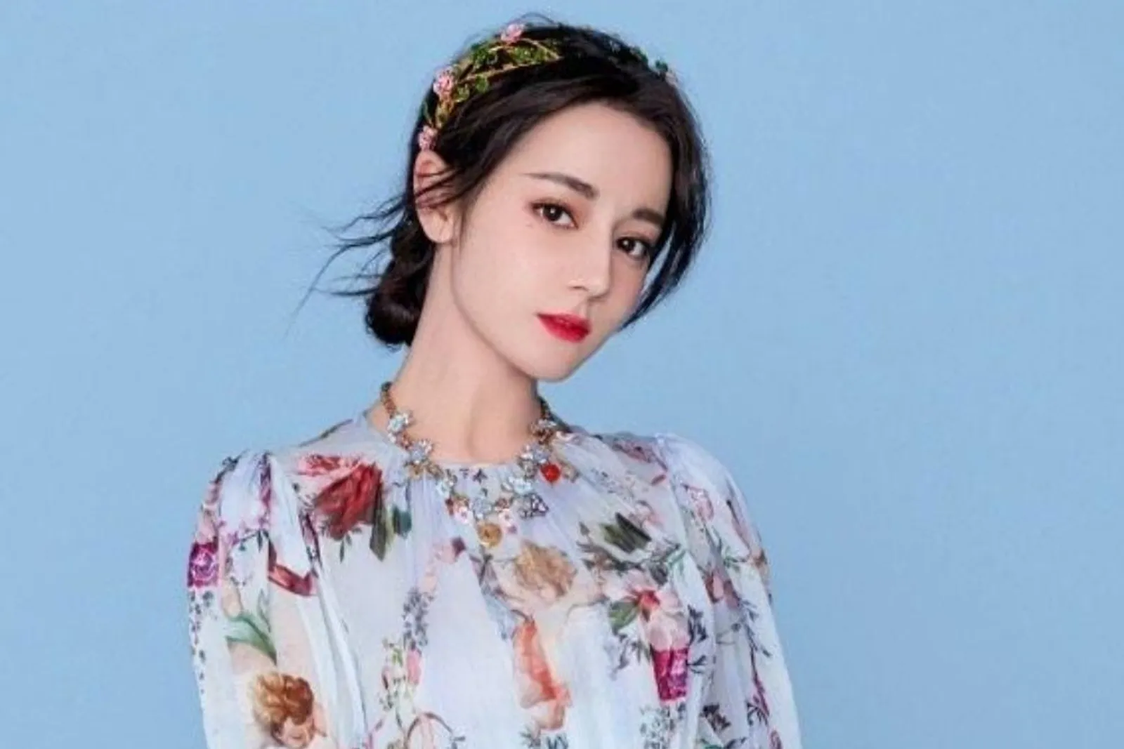 7 Pesona Dilraba Dilmurat, Aktris Tiongkok yang Sering Beradegan Intim