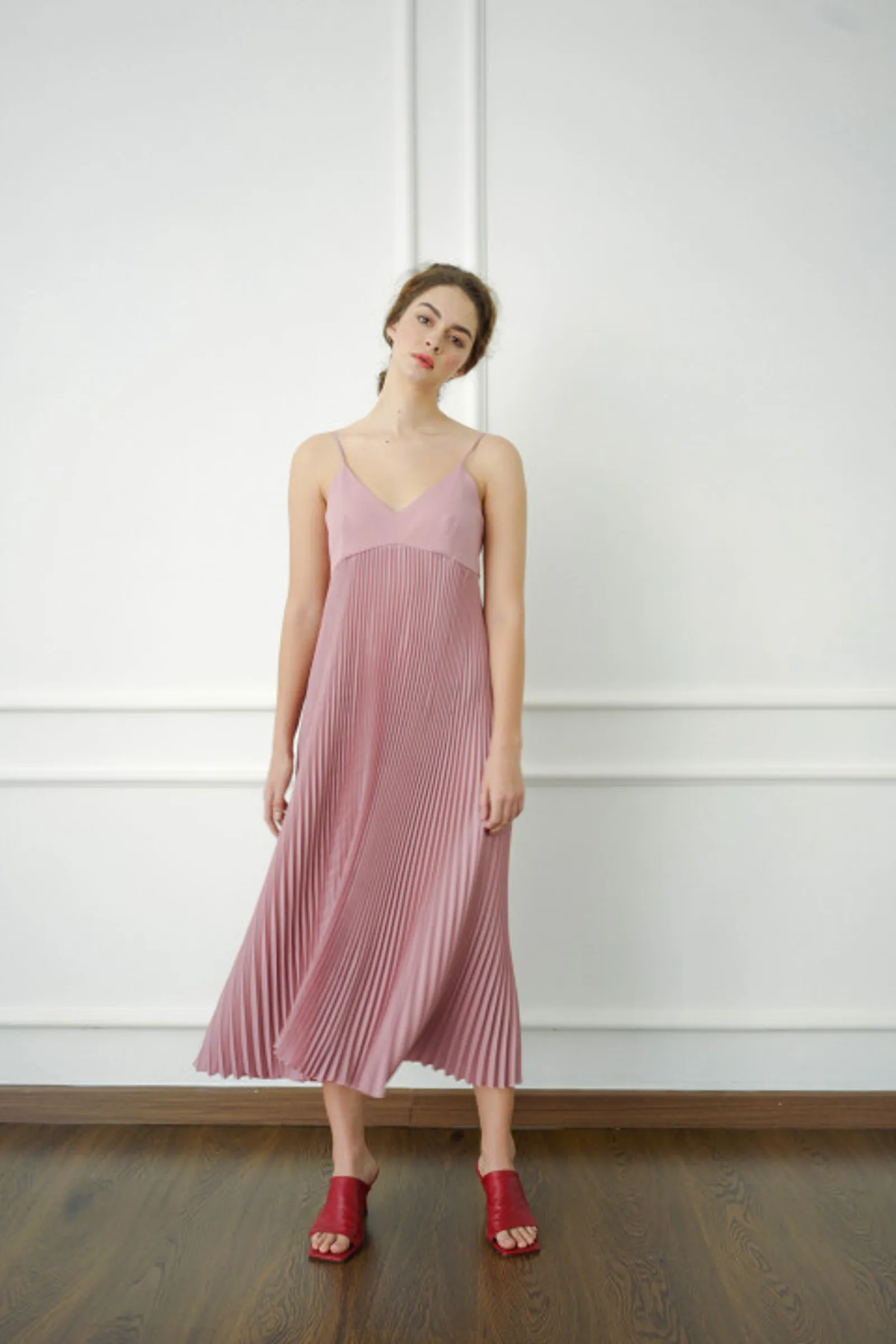 #PopbelaOOTD: Kumpulan Pakaian Serba Pleats dari Brand Lokal