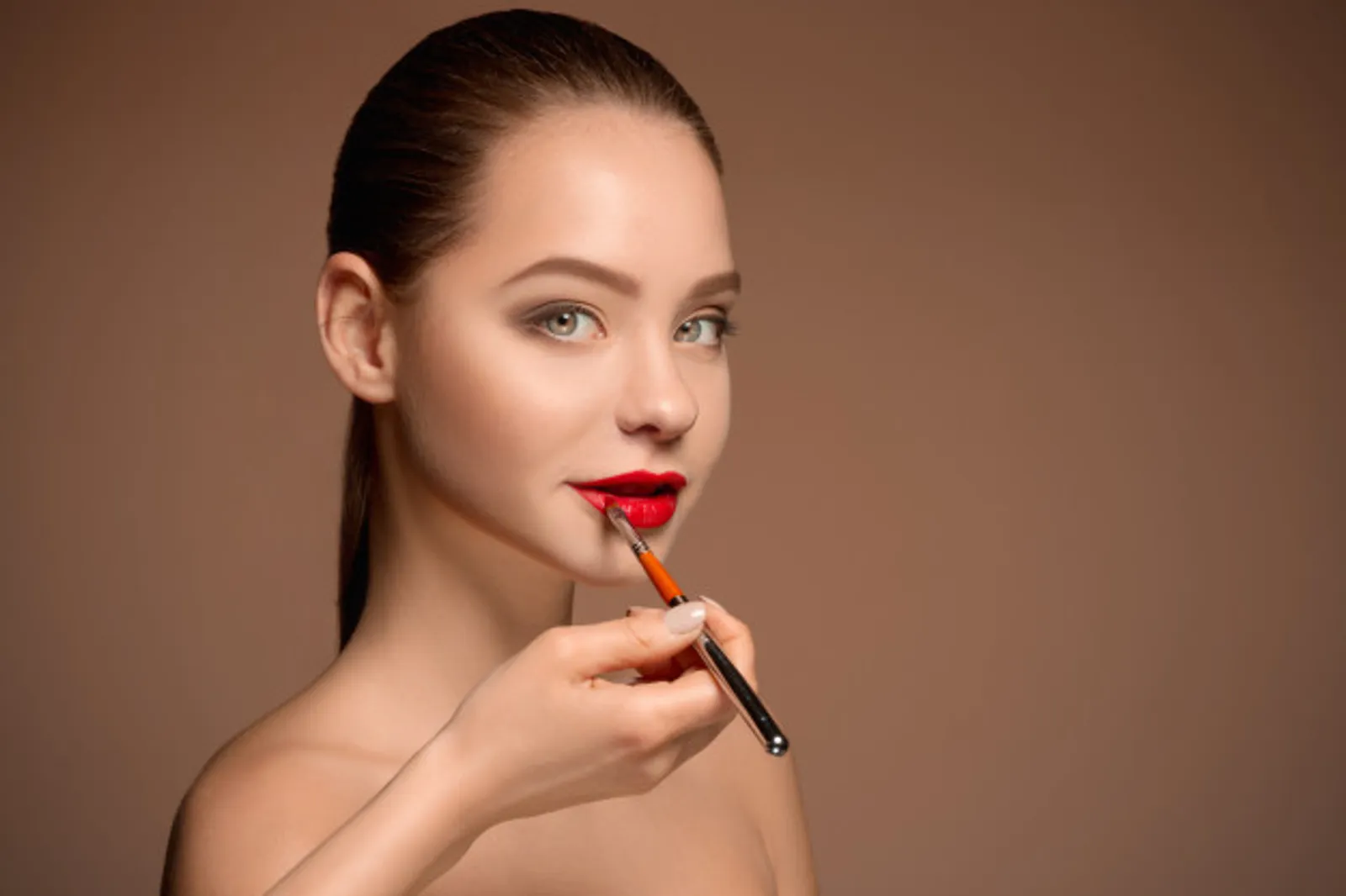 5 Tips Mengaplikasikan Lipstik Bold untuk Hasil yang Sempurna