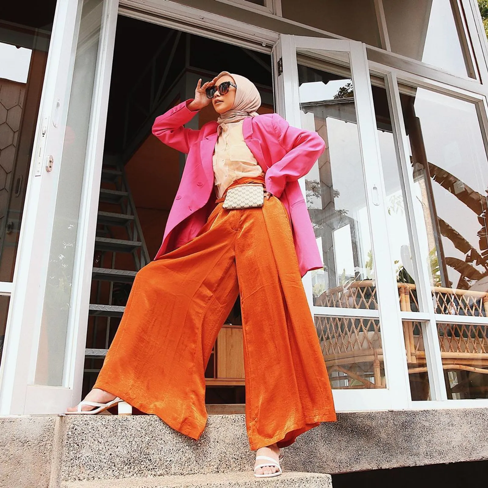 8 Inspirasi Mix & Match Outfit Pink untuk Hijabers ala Vira Tandia 