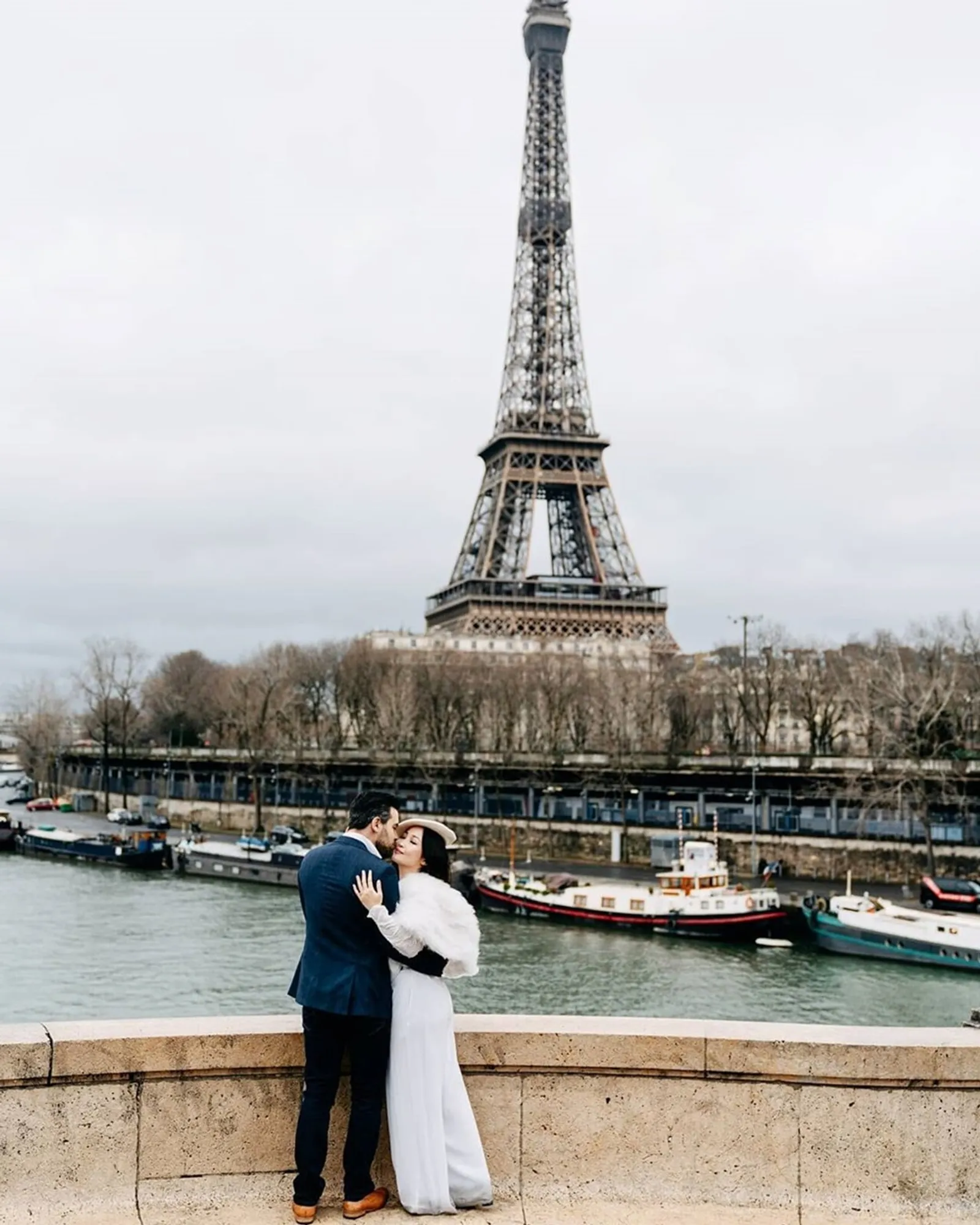 Jatuh ke Pelukan Bule, Intip 9 Foto Pre-Wedding Chef Marinka & Kekasih