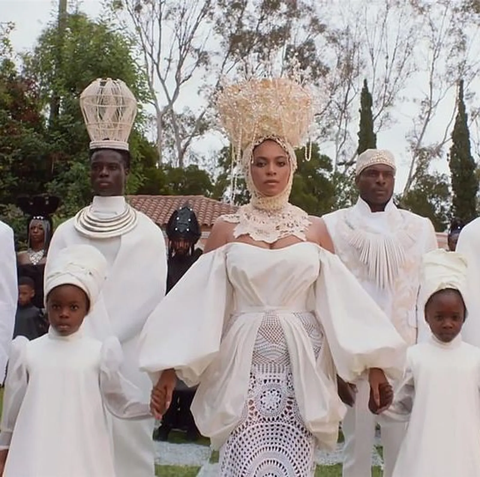 10 Outfit Terbaik Beyoncé dalam Album Visual Black is King
