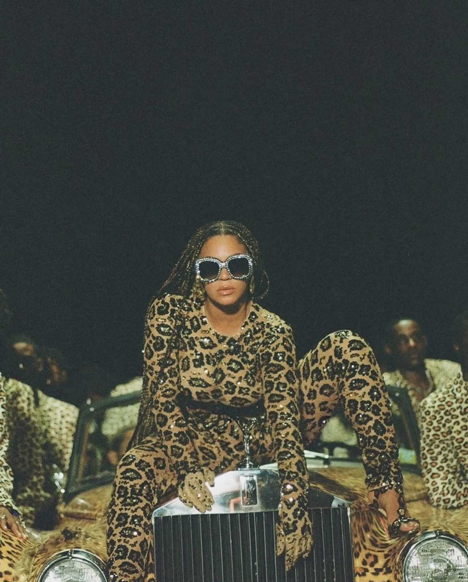 10 Outfit Terbaik Beyoncé dalam Album Visual Black is King